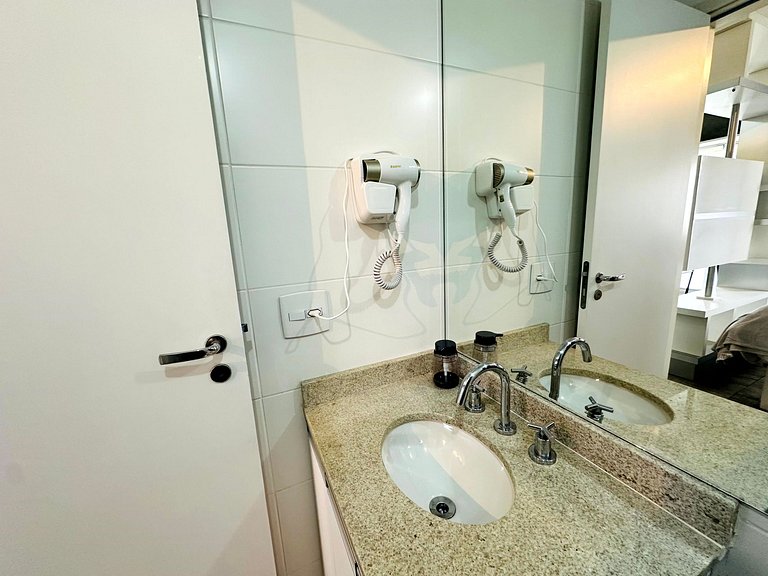Studio com 32m² a 40m da Av. Dr. Chucri Zaidan